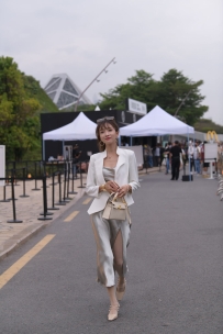 【精选街拍】Vol.3425 魅力丝质长裙 [122P-2.49GB]