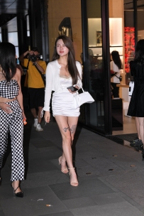 【精选街拍】Vol.2195 褶皱修身裙 [199P+1V-1.78GB]