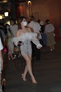 【精选街拍】Vol.3061 露背装牛仔裙 [42P+2V-771MB]