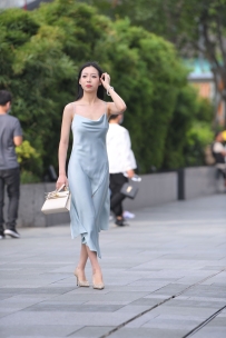 【精选街拍】Vol.3583 丝质吊带裙 [151P-3.10GB]